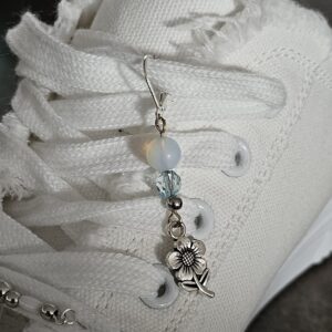Schoenversiering met opaliet